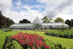 Top 5 Best Places to Visit in Glasgow: Explore Like a Local 6 1717514411.botanic gardens (1)