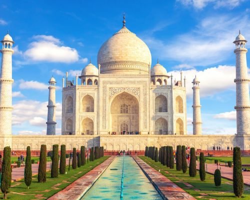 Taj Mahal, Agra, Uttar Pradesh, India, sunny day view